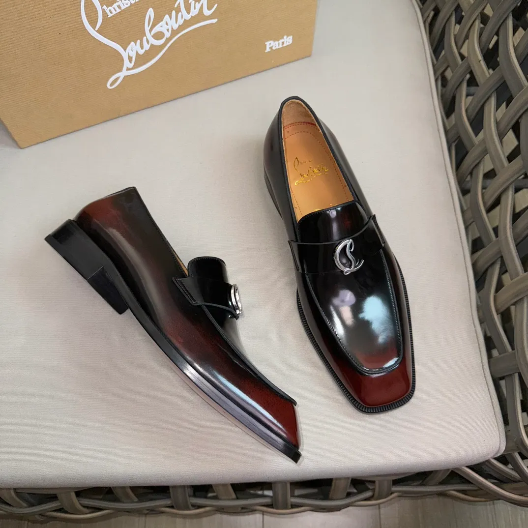 [CL red-soled shoes] Top P: 1020💰 Size 39-44 (⚠️38.45.46 custom-made, non-refundable and non-exchangeable) 🆑High-end men's business formal leather shoes, classic red-soled shoes | Fabric: Original imported first-layer cowhide, iconic rivet decoration | Lining: water-dyed cowhide lining Outsole: red cowhide outsole imported from Italy Brand: Christia*.Loubouti* 🆑 High-end men's business dress shoes | classic red soled shoes | Upper: original imported first layer cowhide iconic rivet decoration | Linning: Water dyed cow skin inner Outsole: red cowhide outsole imported from Italy Size: 39-44 (38.45.46 customized) Brand: Christia*.Loubouti*